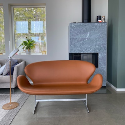 Arne Jacobsen Swan sofa